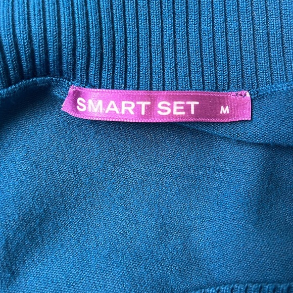 Smart Set V-Neck Sweater - Picture 10 of 11